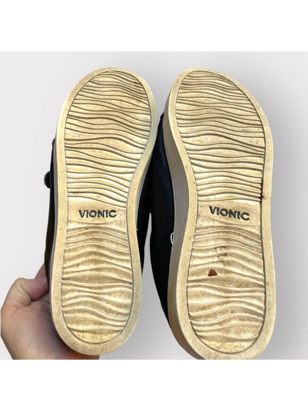 Vionic Size 9 Black Bobbi Leather Hook and Loop 3 Strap Low Top Sneakers Shoes - Picture 8 of 10